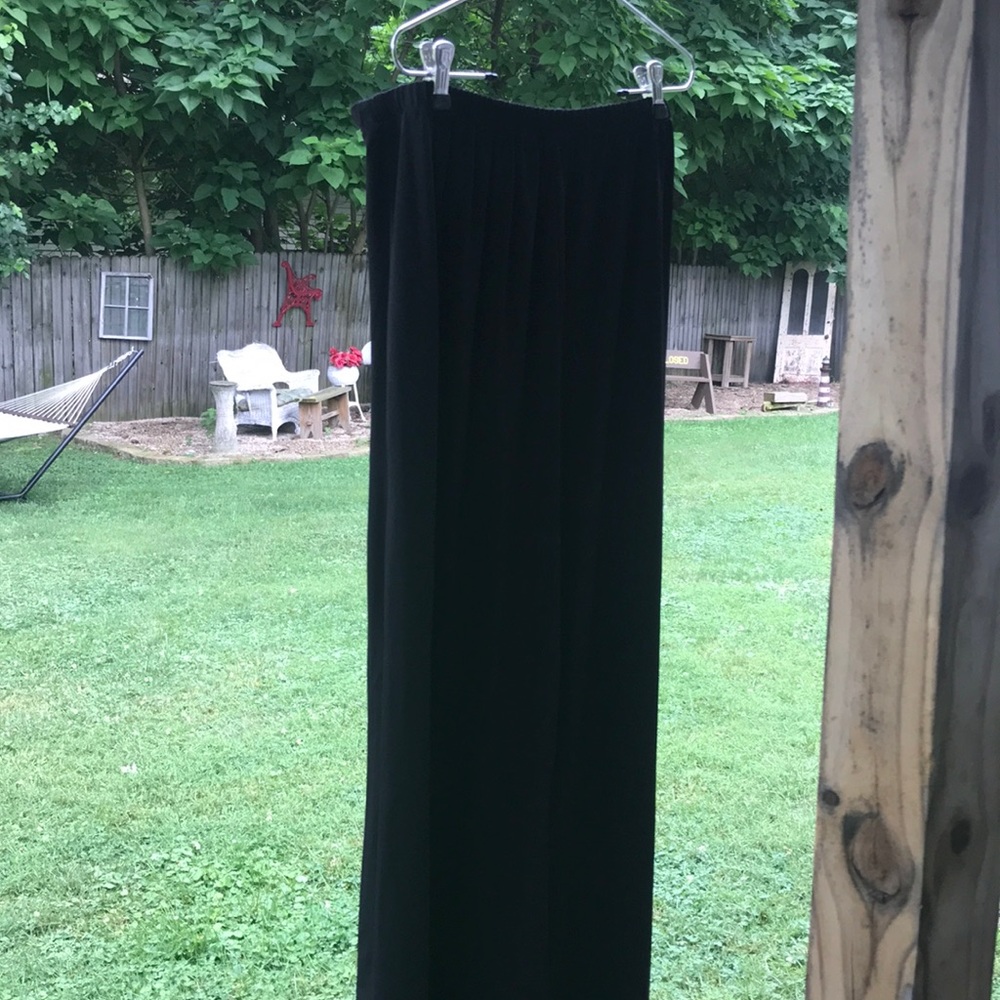 Long black maxi skirt with 2 slits
